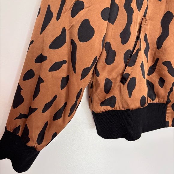 New! L’AGENCE Ollie Cheetah‎ Silk Bomber Jacket Leopard Camel/Black Size Large - Picture 10 of 16